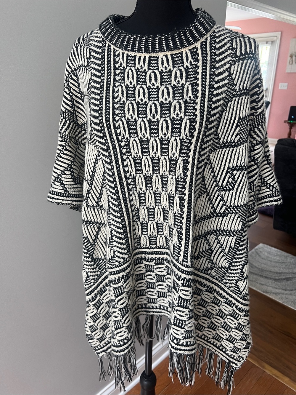 THML Black & White Patterned Fringe Knit Sweater Poncho